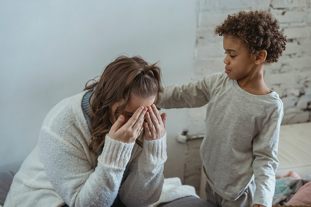 image of mother and child suffering financial difficulty